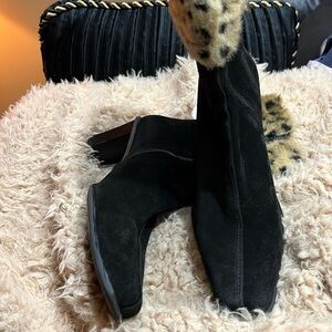 LA CANADIENNE BLACK SUEDE w/ FAUX ANIMAL FUR BOOTS - MADE IN CANADA (SZ.9.5)